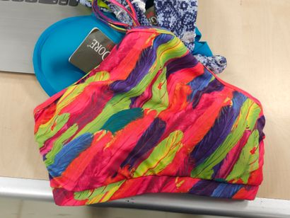 LINGA DORE BEACH
1 brassiere taille 38
2...
