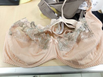 Lot de trois soutien-gorge taille 
105B
PRIMA...