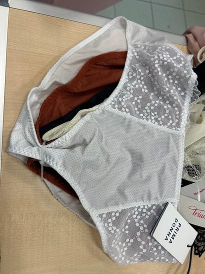 Lot de quatre culottes Taille 44
Linga Dore
2...