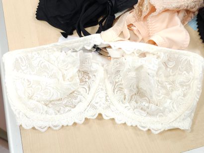 Lot de trois soutien-gorge taille 100 E
SANS...