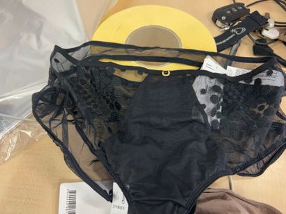 Lot de quatre culottes Taille 40
CHANTELLE
CHANTELLE
PRIMA...