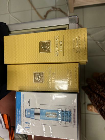 CLINIQUE 
1) Gelée hydratante tellement différente...