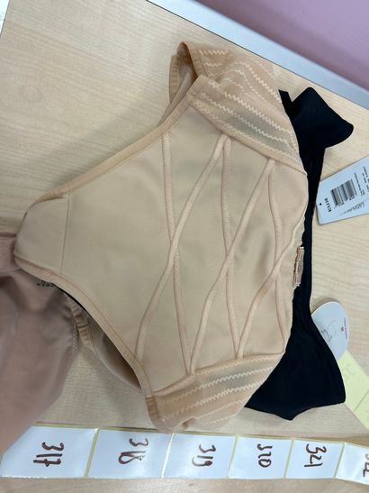 Lot de trois culottes taille 38/40
TRIUMPH
TRIUMPH
SANS...