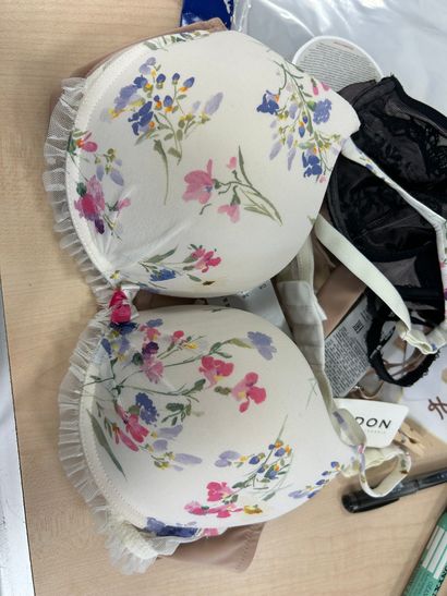 Lot de trois soutien-gorges Taille 80 B
...