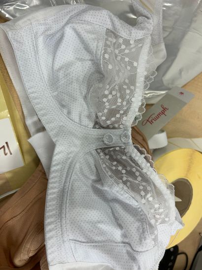 Lot de trois soutien-gorges Taille 90 B
...