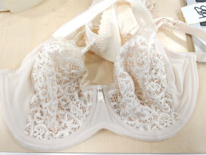 Lot de trois soutien-gorge taille 
95E
WACOAL
PRIMA...