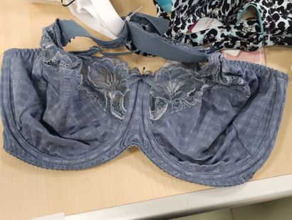 Lot de trois soutien-gorge taille 90 F
PRIMA...