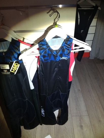 2 combis debardeur de velo taille S
1debardeur...