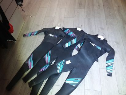 trois combinaisons de marque MAKO taillé...