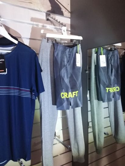 bas de joggings taillé S
un short taille...