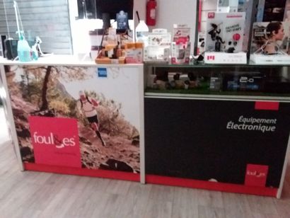 banque d'accueil en bois compressé blanc