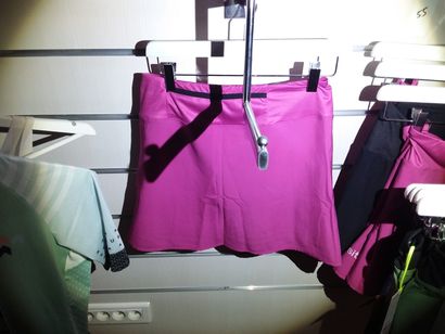 4 shorts taillé M
1 jupe short taille M