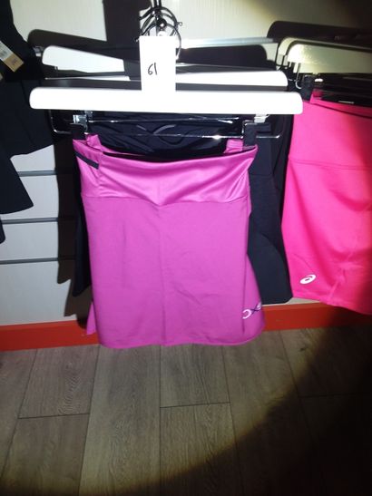 3 shorts taillé s
1 jupe short taille s