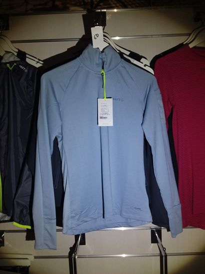 3 vestesde sport taille S
2 débardeurs taille...