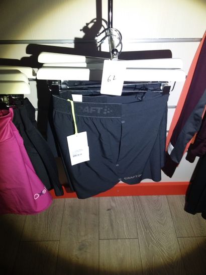 3 shorts taillé L
1 jupe short taille L