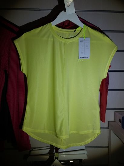 2 vestes de pluie taillé xs
1 tshirt taillé...