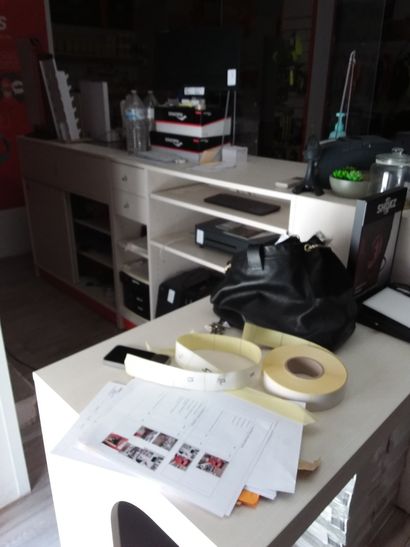banque d'accueil en bois compressé blanc