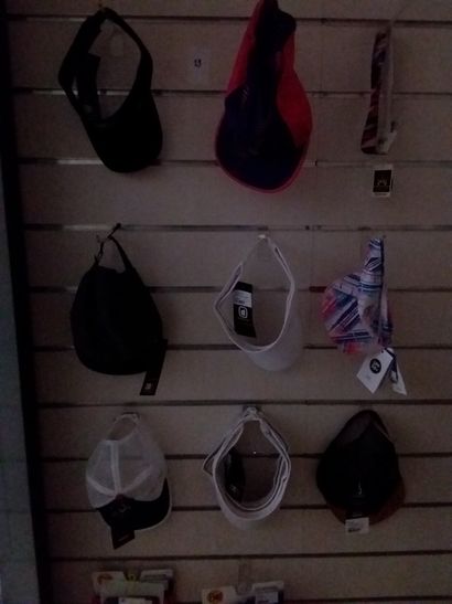 lot de casquettes de sport