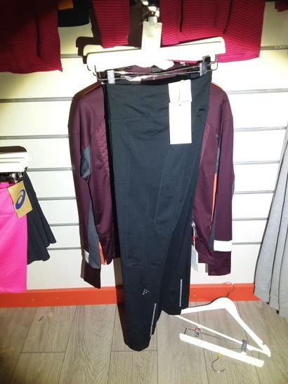 3 pantalons taille L
2 vestes taille L