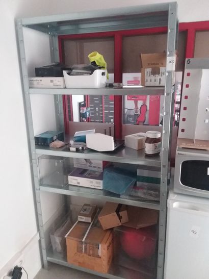 étagère métallique 
étagère en plastique...