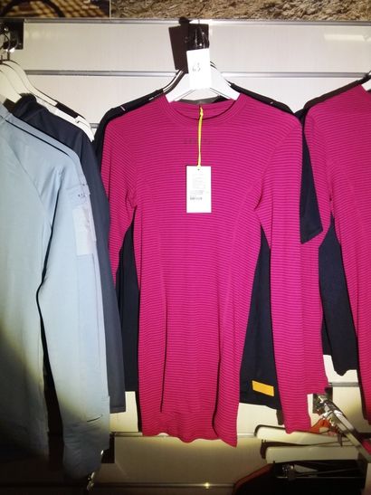 4 tshirts taillé M