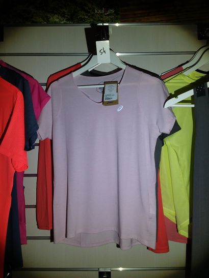 3 t-shirts taillé L
1 débardeur taille L