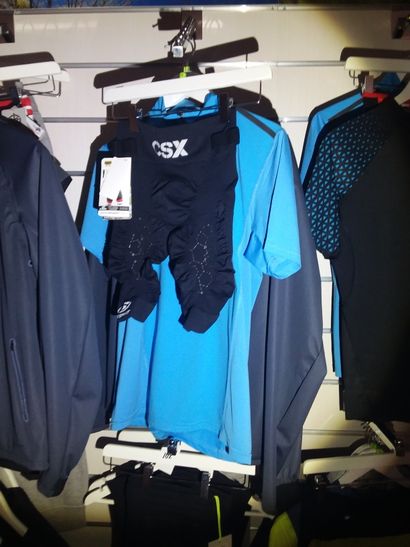 une veste taillé S
un tshirt taillé S
un...