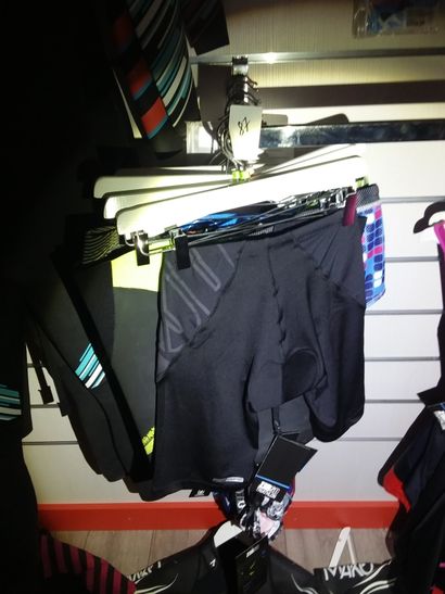 ensemble de maillots de bain homme et femme...