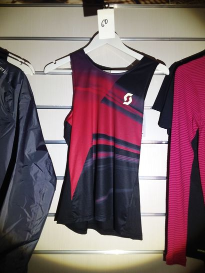 3 vestesde sport taille S
2 débardeurs taille...