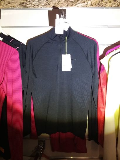 4 t-shirts taillé L