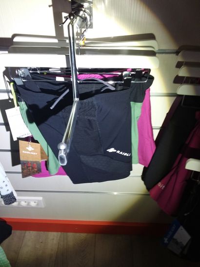 4 shorts taillé M
1 jupe short taille M