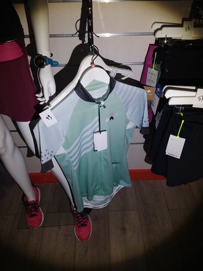 maillot de velo femme taille L
cuissard femme...