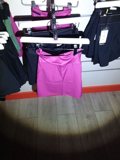 2 jupes shorts taillé S
1 shorts taillé ...