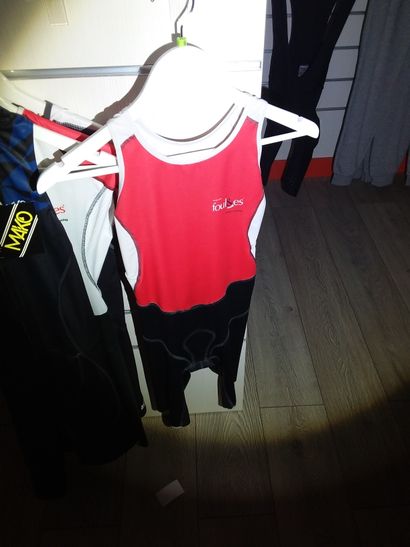 2 combis debardeur de velo taille S
1debardeur...