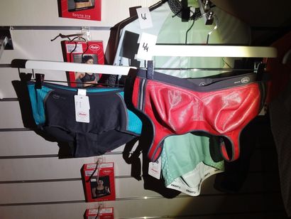 brassière momentum taillé 100B
culotte de...