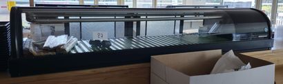 Deux vitrines réfrigérées à sushi
