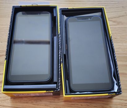 2 téléphones ARMOR