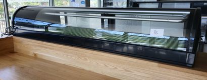 Deux vitrnes réfrigérées à sushi