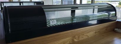 Deux vitrines réfrigérées à sushi