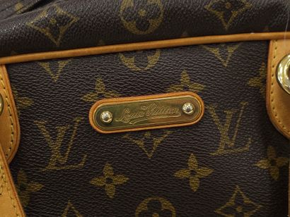 LOUIS VUITTON
Modèle Montorgueil 
Sac à main...