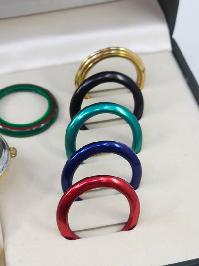 GUCCI 
MONTRE VINTAGE à six lunettes interchangeable
Montre...