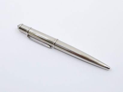 CARTIER
Stylo bic en métal argenté avec cabochon...