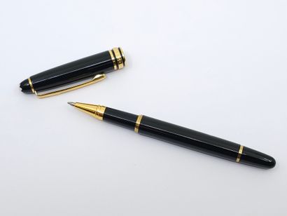 MONTBLANC
Stylo bic en métal doré