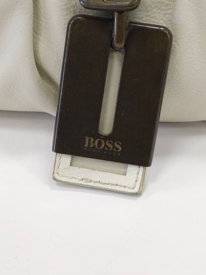 HUGO BOSS
Sac en cuir blanc