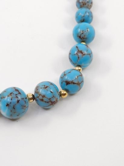 COLLIER de perles de turquoises en chute...