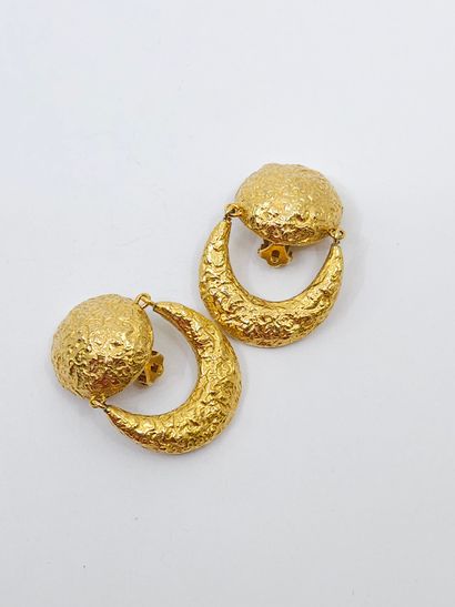 NETTIE ROSENSTEIN 
Paire de clips d'oreilles...