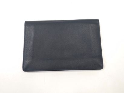 CELINE Paris
Pochette en cuir bleu et blanc,...