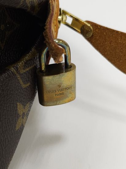 LOUIS VUITTON
Modèle Montorgueil 
Sac à main...
