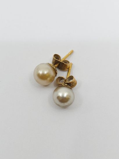 LOT comprenant : 
Paire de boucles en or...