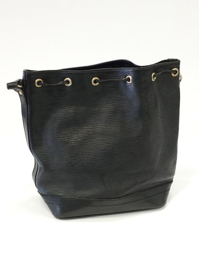 LOUIS VUITTON
Modèle Noé en cuir épi noi...